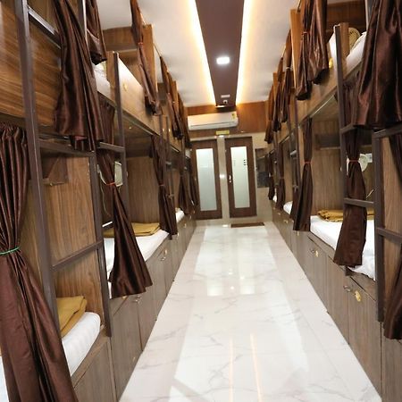 Mango Marol Dormitory Mumbai Exterior photo