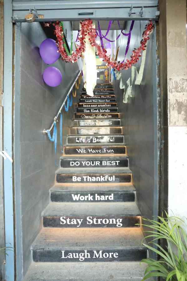 Mango Marol Dormitory Mumbai Exterior photo